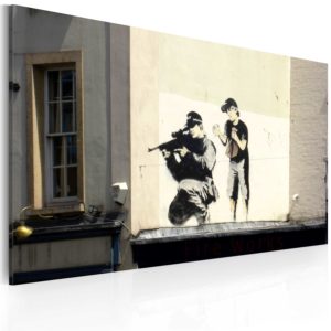 Tableau - Tireur et garçon (Banksy) fait partie des tableaux murales de la collection de worldofwomen découvrez ce magnifique tableau exclusif chez nous