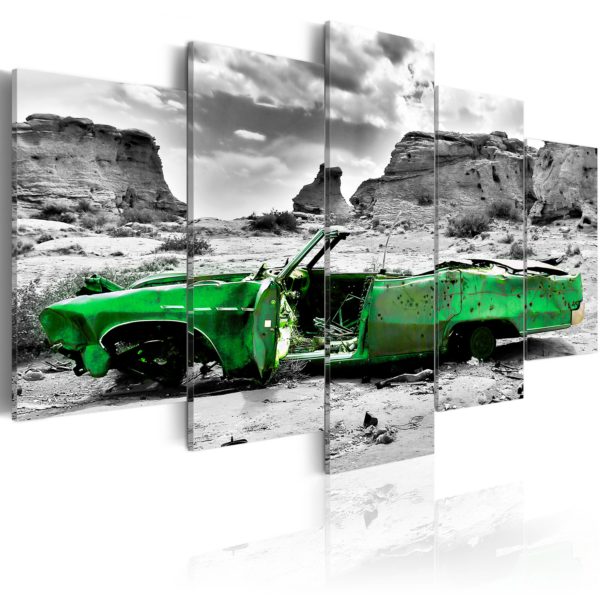 Tableau - Voiture verte rétro dans le désert du Colorado fait partie des tableaux murales de la collection de worldofwomen découvrez ce magnifique tableau exclusif chez nous