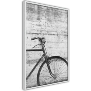 Apportez une nouvelle douche déco avec le Poster et affiche - Bicycle Leaning Against the Wall